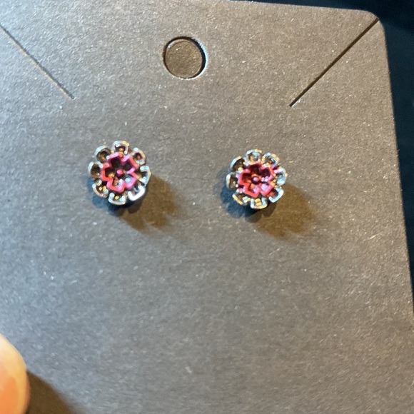 4 pairs of Flower Power Studded Earrings​ - Picture 5 of 5